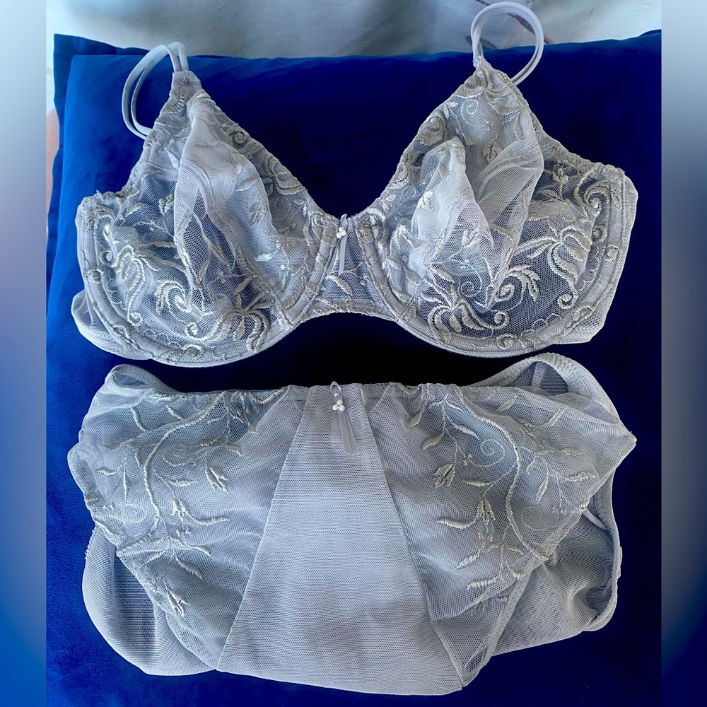 Wacoal bra and high cut brief set, 34d M, like new!